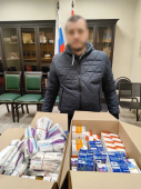 Участник СВО принес 2 большие коробки лекарств и расходных материалов для бойцов, которые находятся в зоне СВО